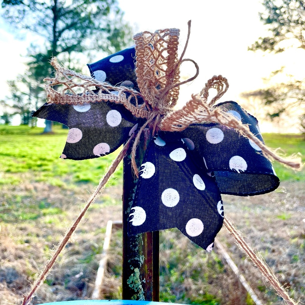 Hey Honey! Hand Painted Door Hanger